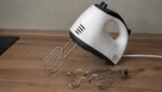 Handmixer mit Multifunktion: Ruehren, Kneten und Schlagen in einem Geraet